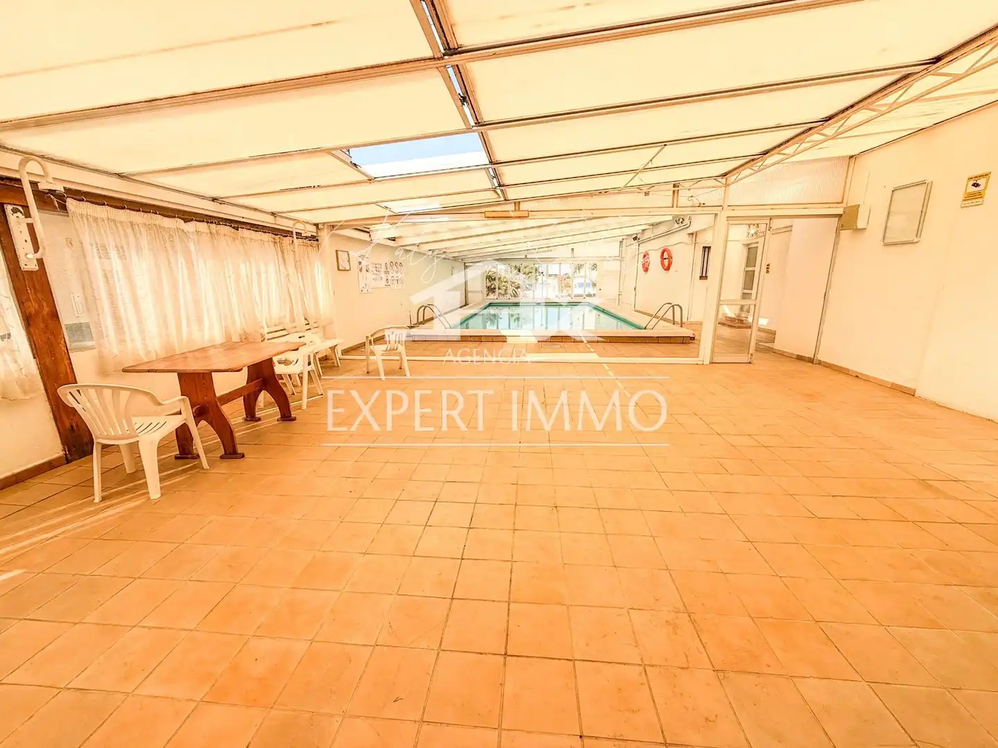 Piscina de Apartament en venda en Roses amb Aire condicionat, Calefacció i Terrassa