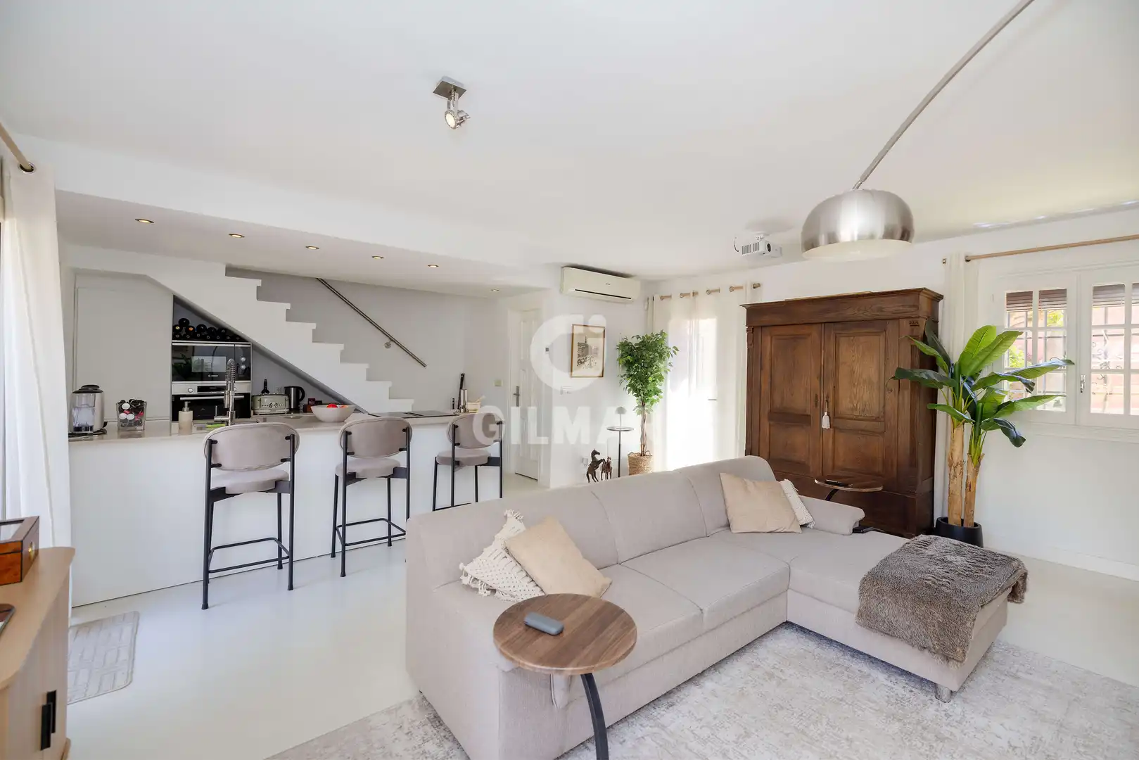 Sala de estar de Casa adosada en venta en Marbella con Calefacción, Piscina y Amueblado