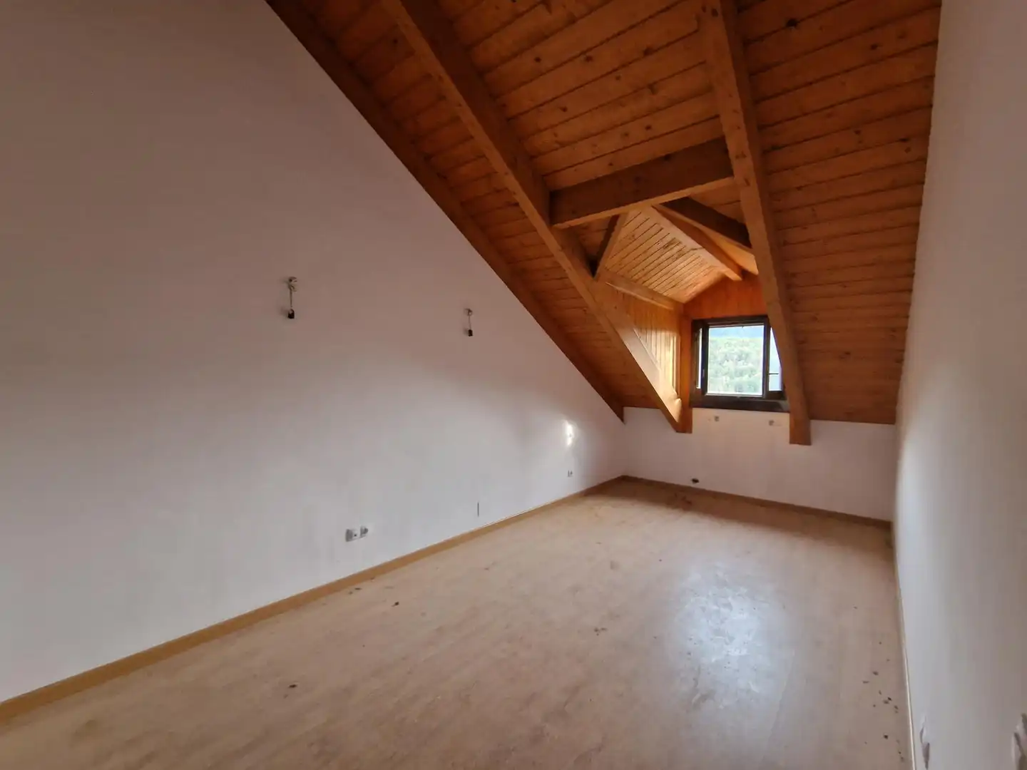 Buildings for sale in Aisa