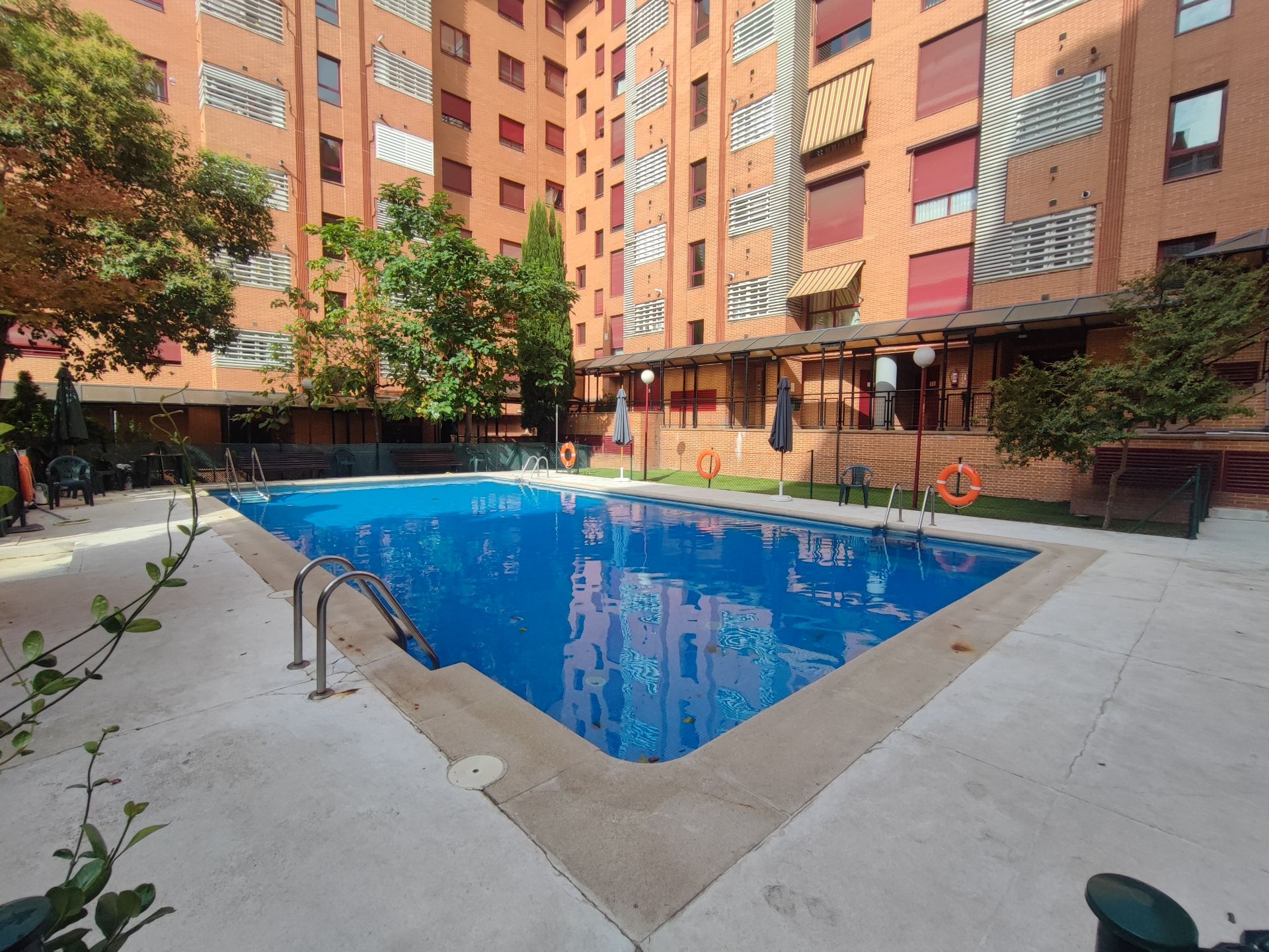 Piscina de Pis en venda en  Madrid Capital amb Aire condicionat, Calefacció i Jardí privat