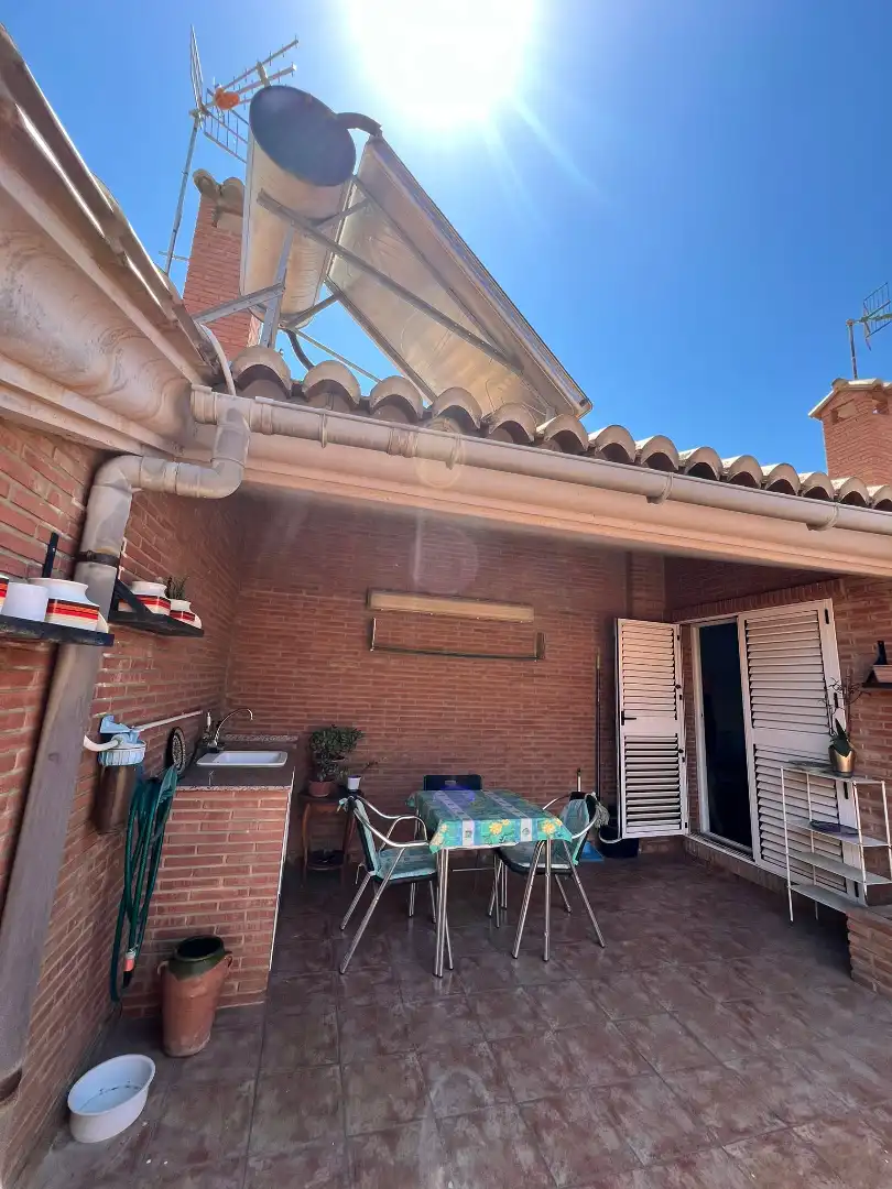 Terrasse von Einfamilien-Reihenhaus zum Verkauf in Sagunto / Sagunt mit Klimaanlage, Heizung und Terrasse
