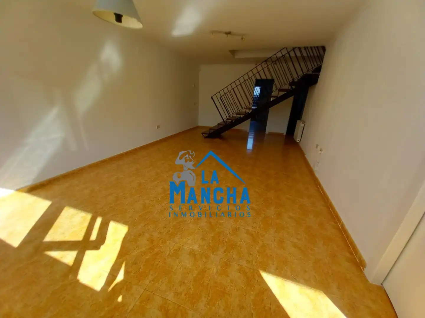 Casa adosada en venda en Madrigueras amb Calefacció, Terrassa i Traster