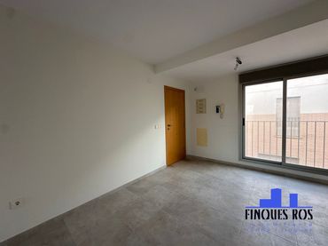 Piso con balcón en venta en Casco Urbano
