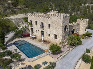 House with pool for sale in Relleu