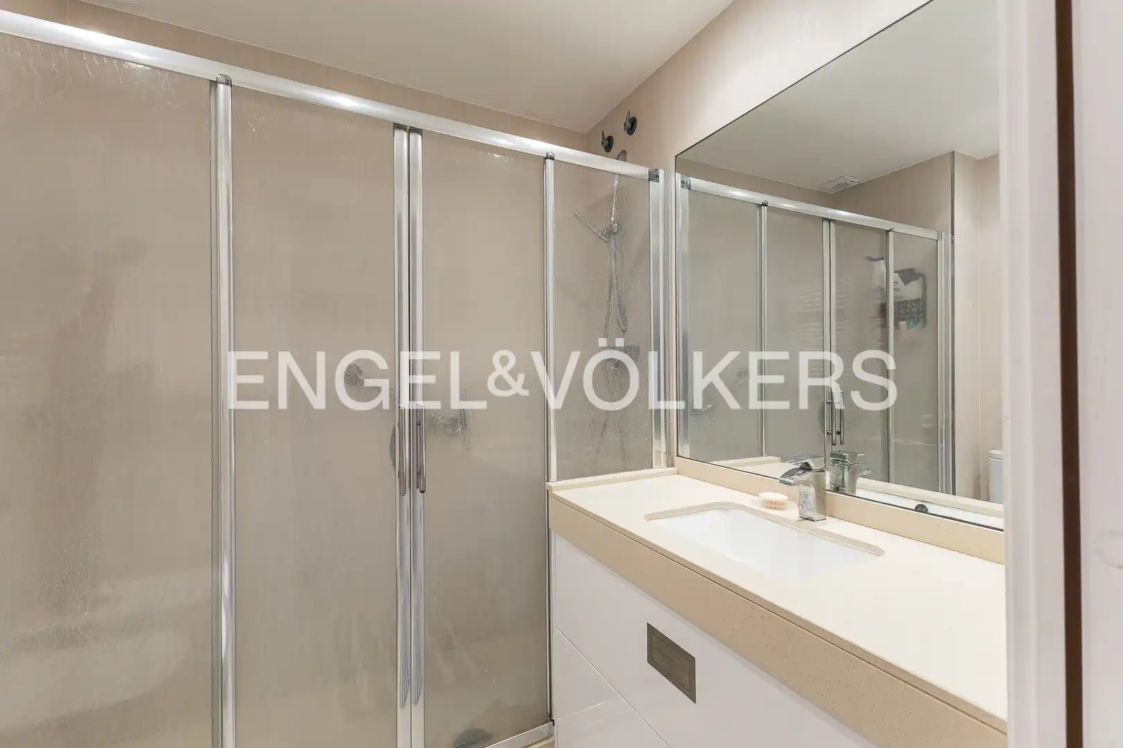 Baño de Piso de alquiler en Cubelles con Aire acondicionado, Calefacción y Terraza