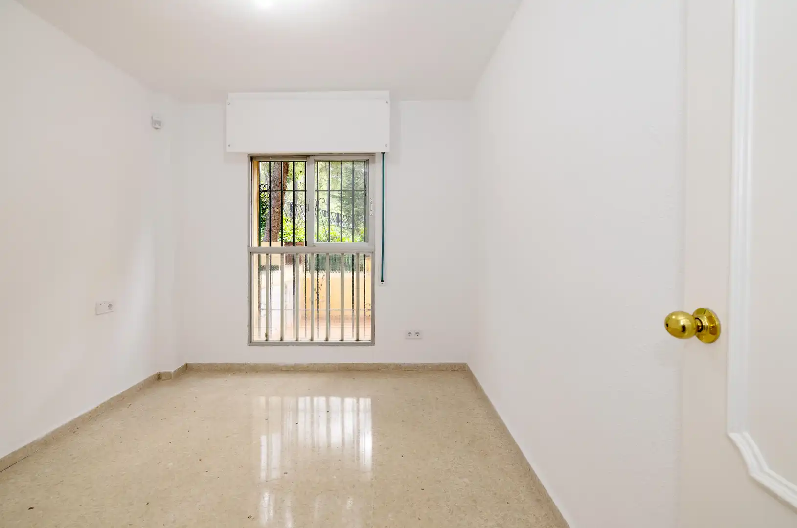 Bedroom of Flat for sale in Marbella  with Terrace and Storage room
