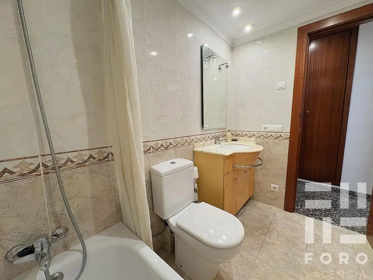 Baño de Piso en venta en Valencia con Aire acondicionado, Terraza y Balcón
