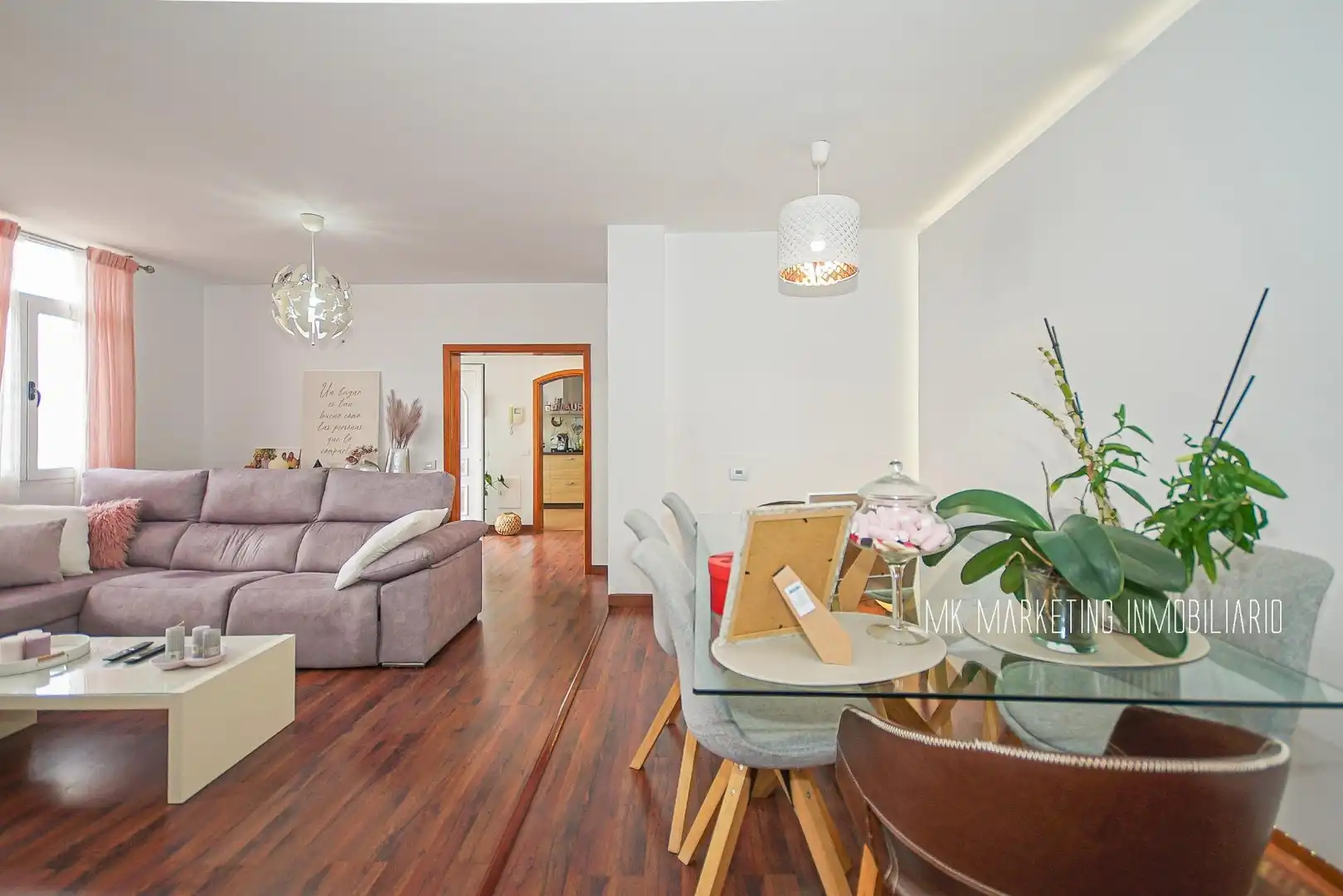 Wohnzimmer von Einfamilien-Reihenhaus zum Verkauf in Santa Brígida mit Klimaanlage, Parkett und Terrasse