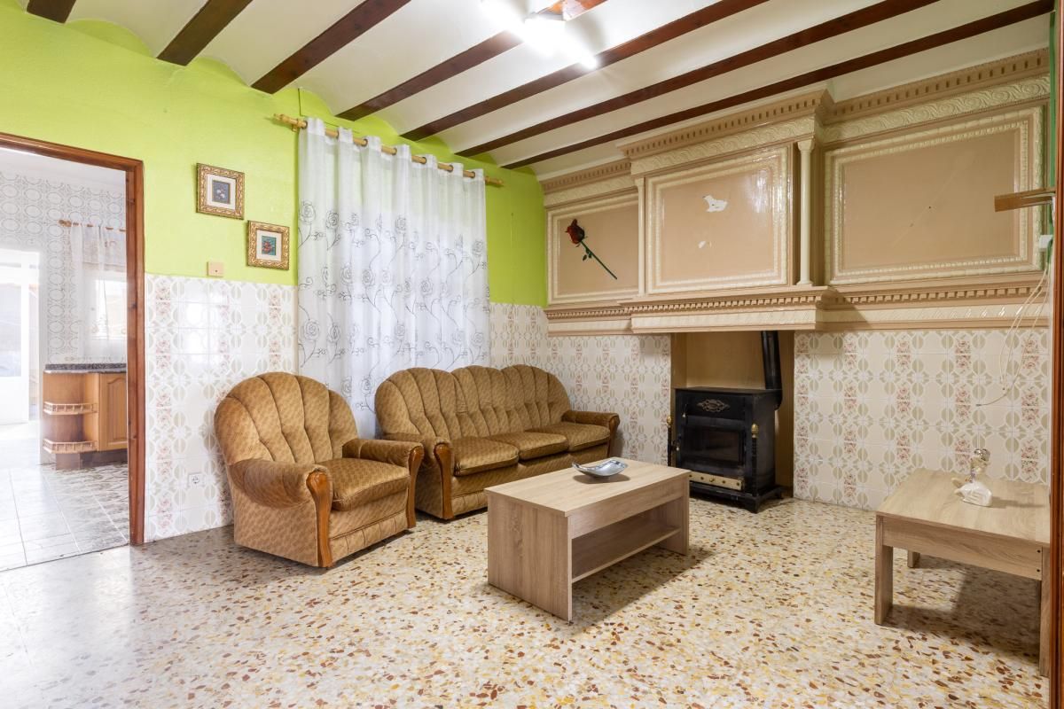 Living room of Single-family semi-detached for sale in Fuenterrobles  with Terrace, Storage room and Furnished