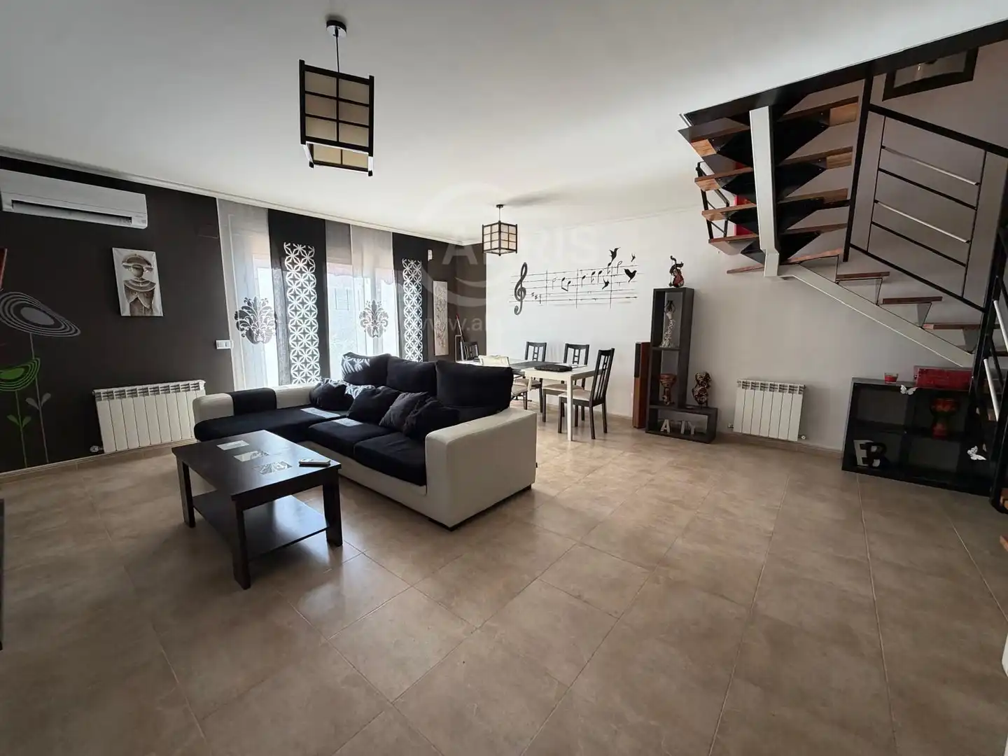 Sala d'estar de Casa adosada en venda en Ontígola amb Aire condicionat, Calefacció i Jardí privat