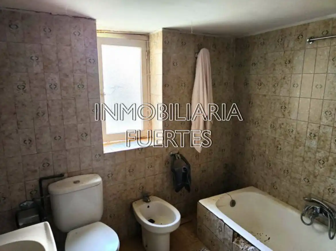 Bany de Finca rústica en venda en Santa Colomba de Curueño amb Calefacció, Jardí privat i Parquet