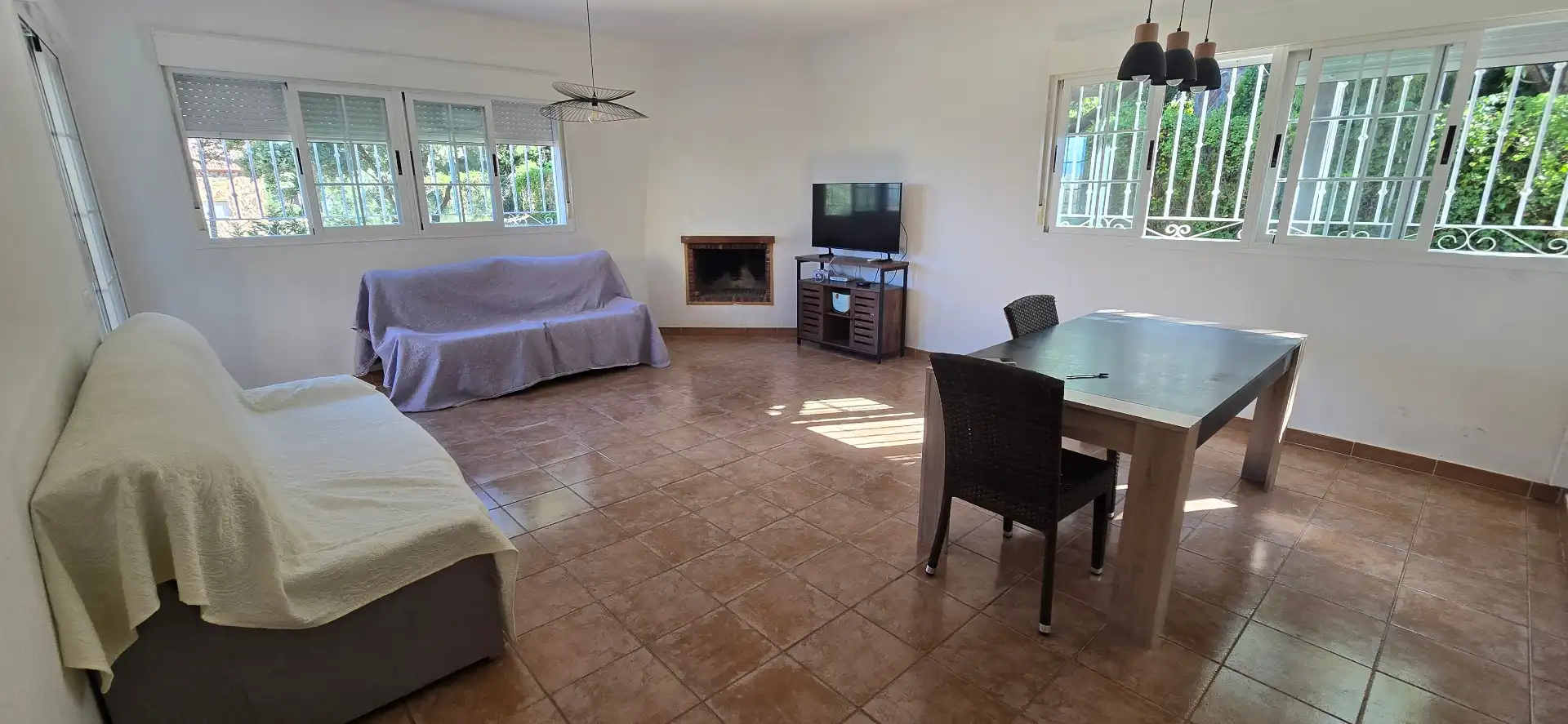 Sala de estar de Casa o chalet en venta en Zarzuela del Monte con Aire acondicionado, Calefacción y Jardín privado