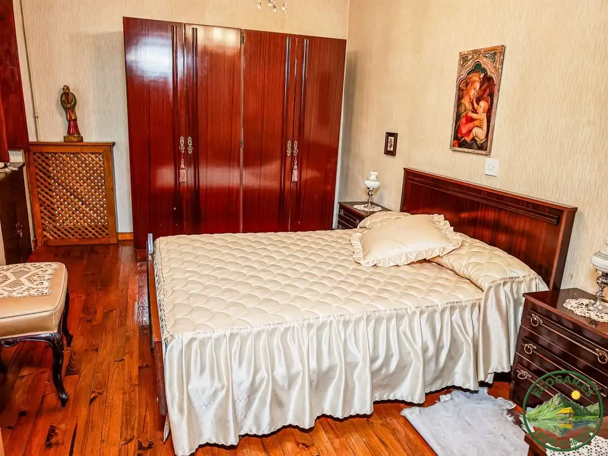 Dormitori de Casa o xalet en venda en Vega de Valcarce amb Calefacció, Jardí privat i Parquet
