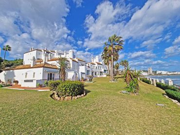 Apartamento con piscina en venta en Calahonda