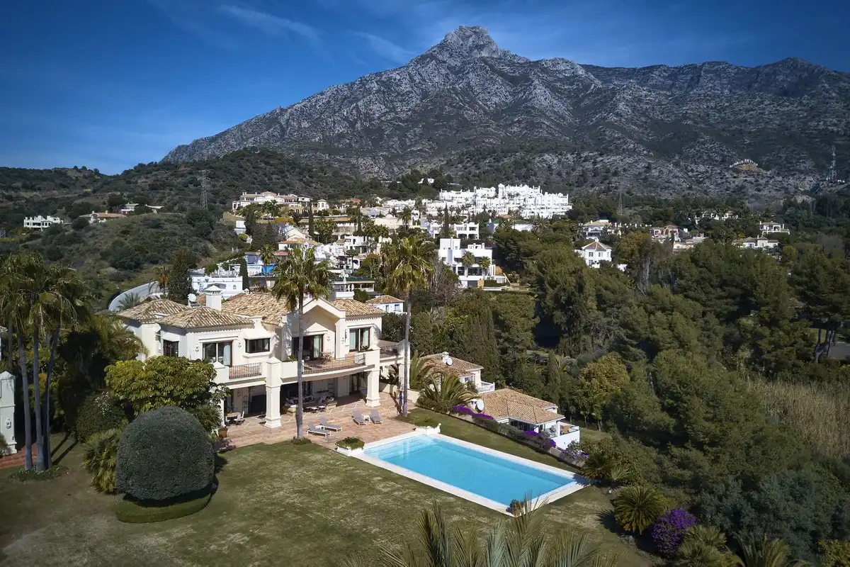 Chalet con piscina en venta en Milla de Oro
