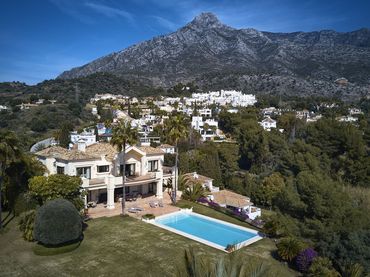 Xalet amb piscina en venda a Milla de Oro