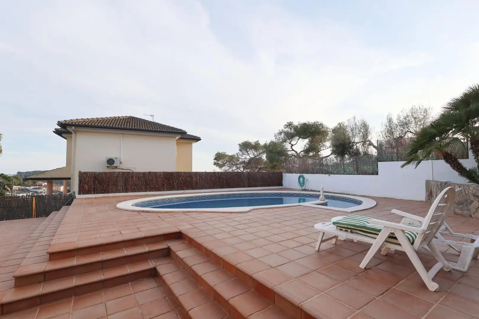 Piscina de Casa o xalet en venda en Cubelles amb Aire condicionat, Jardí privat i Terrassa