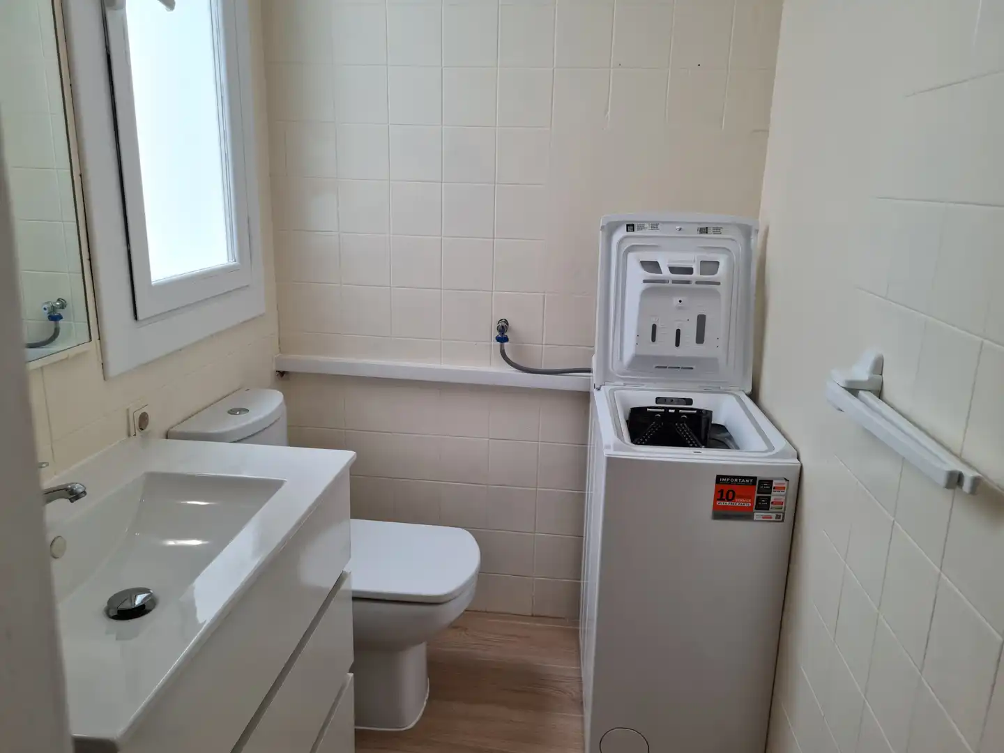 Bany de Àtic de lloguer en Girona amb Aire condicionat, Calefacció i Parquet
