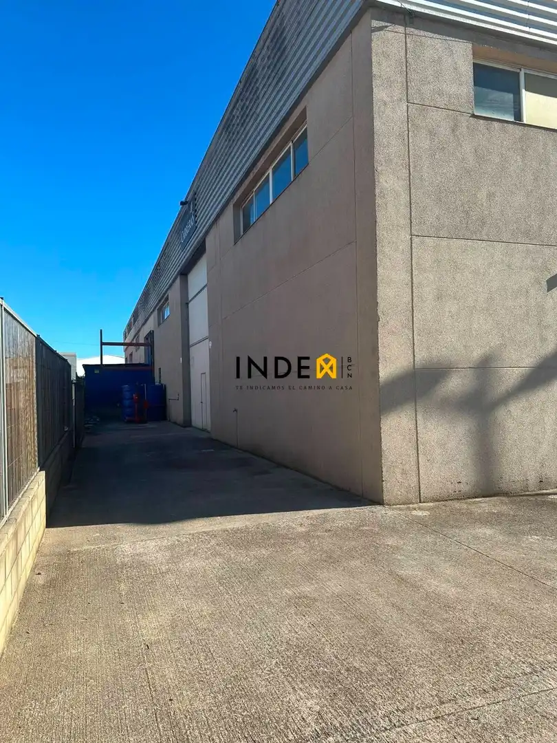 Außenansicht von Fabrikhallen zur Miete in Vilanova i la Geltrú