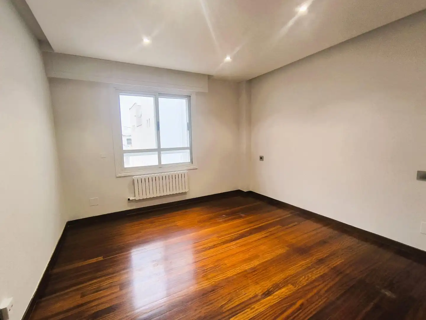 Bedroom of Flat for rent in Santiago de Compostela   with Heating, Storage room and Balcony