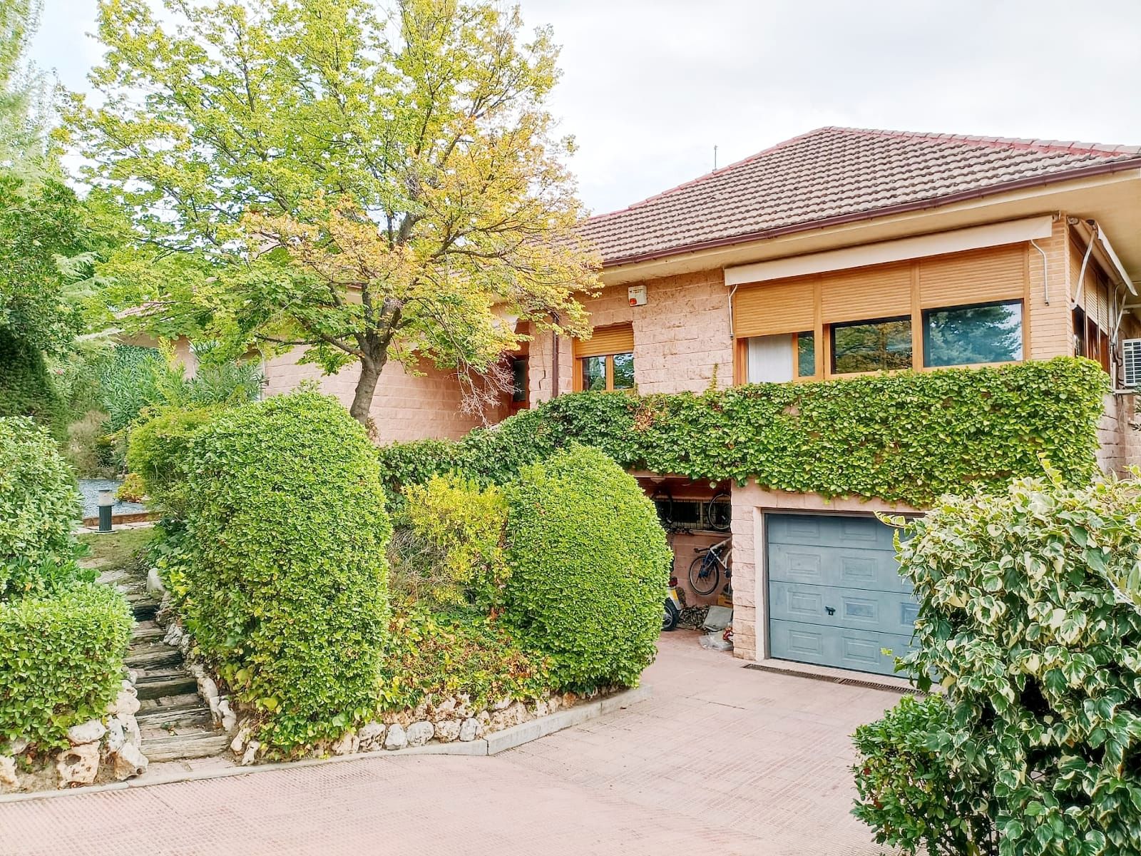 Exterior view of House or chalet for sale in Las Rozas de Madrid  with Heating, Private garden and Swimming Pool