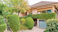 Vista exterior de Casa o xalet en venda en Las Rozas de Madrid amb Calefacció, Jardí privat i Piscina