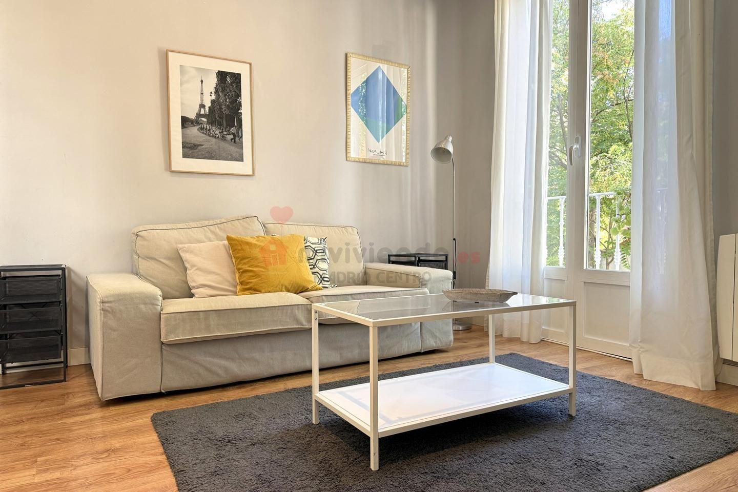 Sala d'estar de Apartament de lloguer en  Madrid Capital amb Calefacció i Moblat