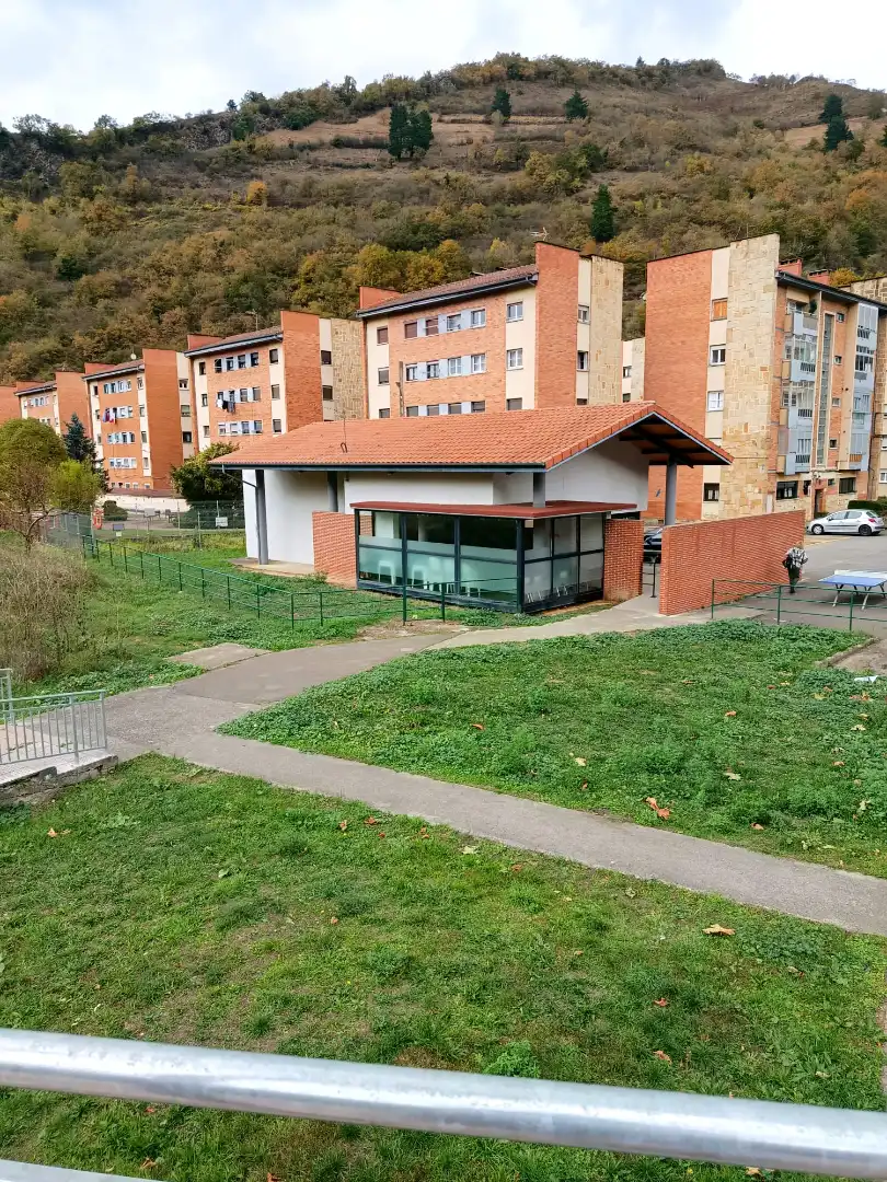 Vista exterior de Piso en venta en Aller con Calefacción, Trastero y Amueblado