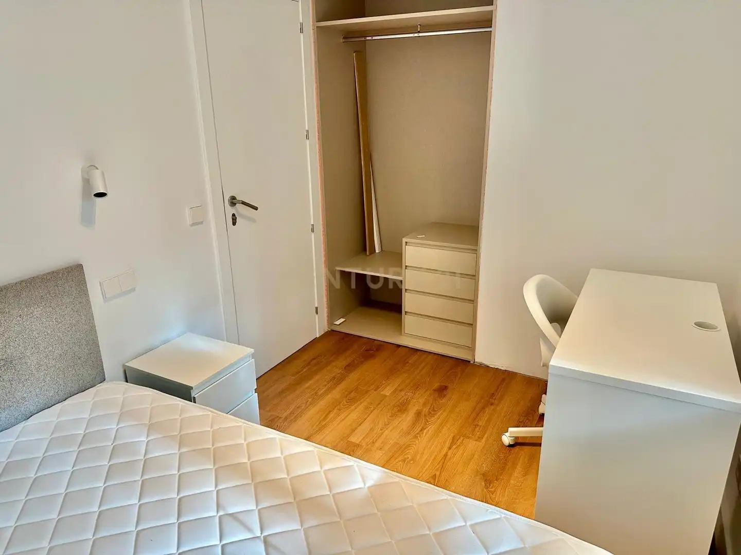Dormitori de Apartament per a compartir en Madrid amb Aire condicionat, Forn i Rentadora