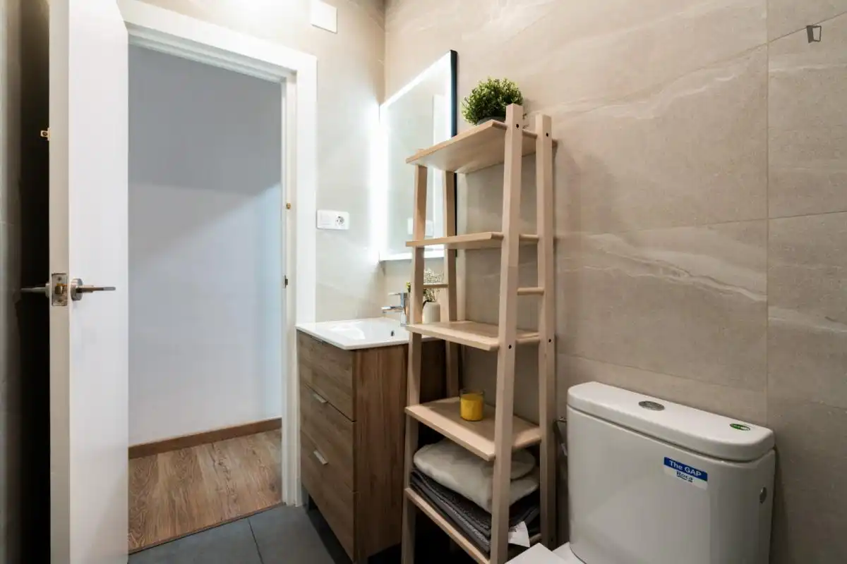 Bany de Apartament per a compartir en Centre - Sant Oleguer