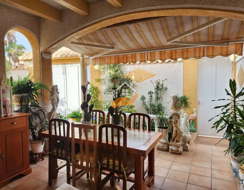 Detached house with terrace for sale in Playa de los Locos, imagen 2