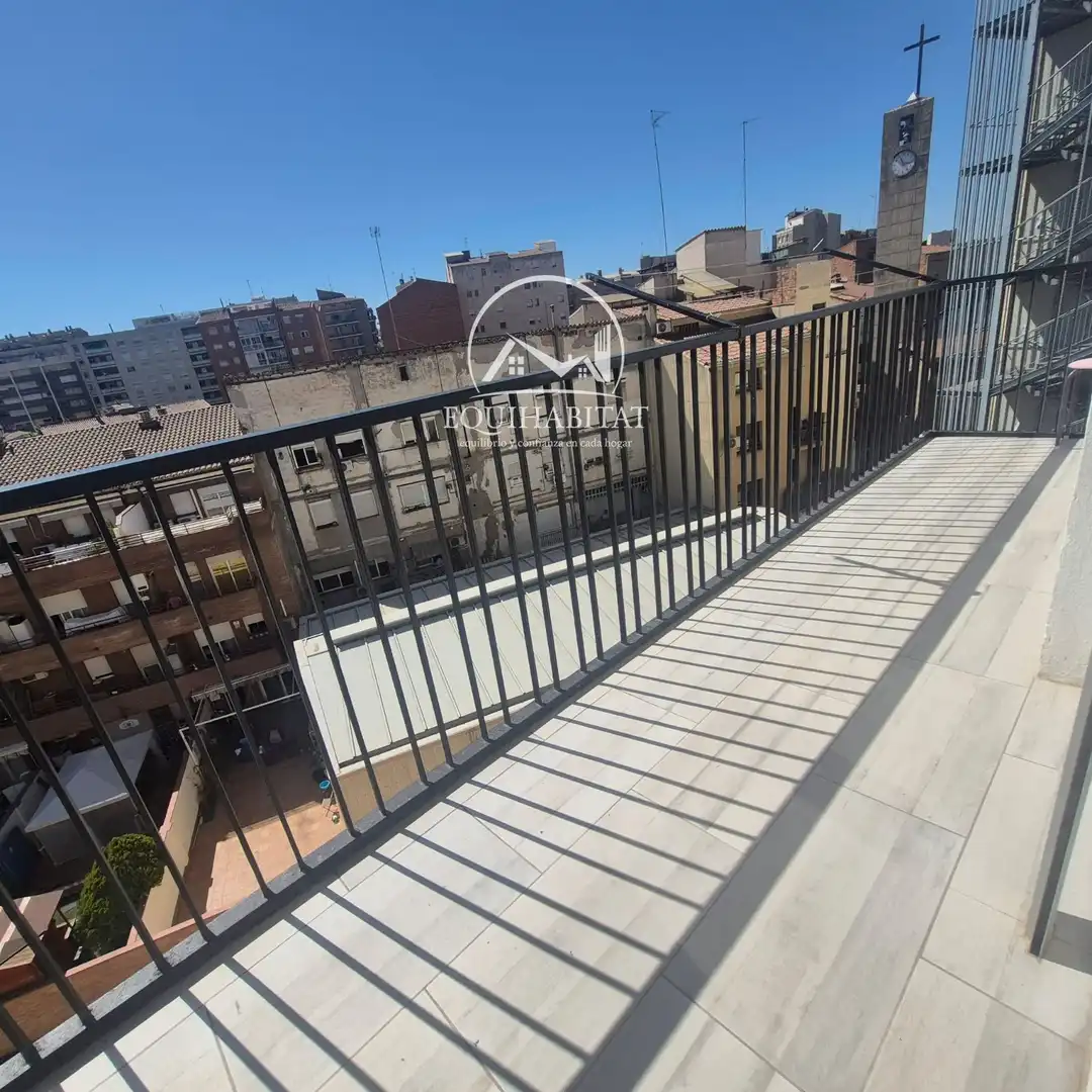 Vista exterior de Piso de alquiler en Lleida con Aire acondicionado y Terraza