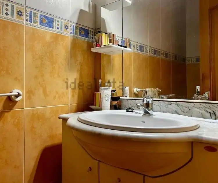 Baño de Piso en venta en Castellón de la Plana / Castelló de la Plana con Terraza y Amueblado
