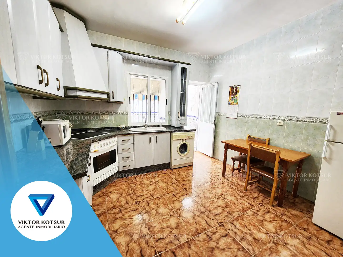 Cocina de Casa adosada en venta en Roquetas de Mar con Aire acondicionado, Terraza y Trastero