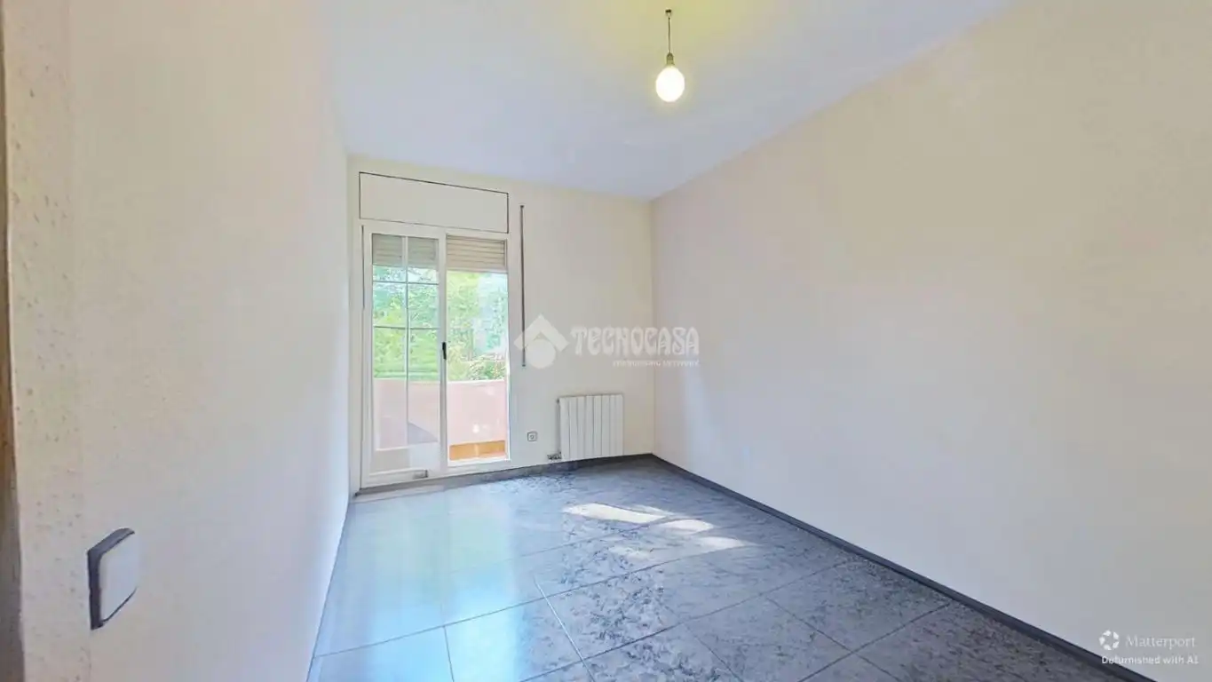 Dormitori de Casa adosada en venda en Barberà del Vallès amb Aire condicionat, Calefacció i Terrassa