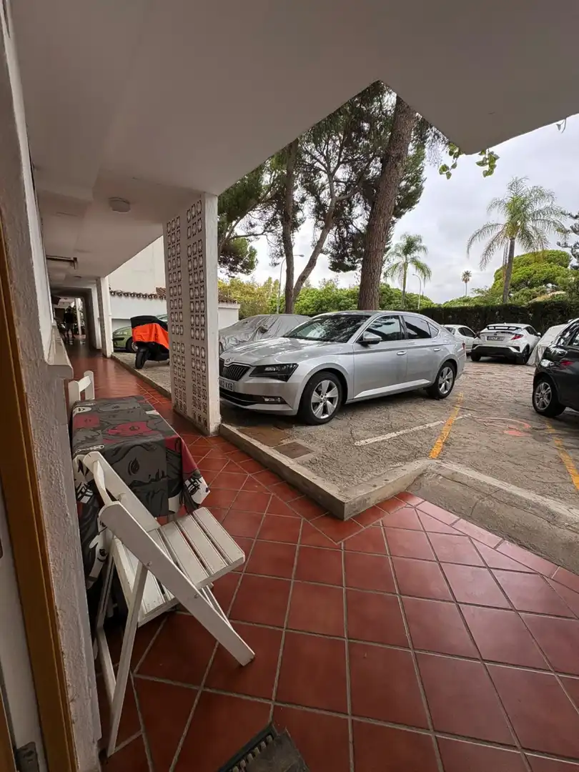 Aparcament de Planta baixa en venda en Marbella amb Aire condicionat, Terrassa i Moblat