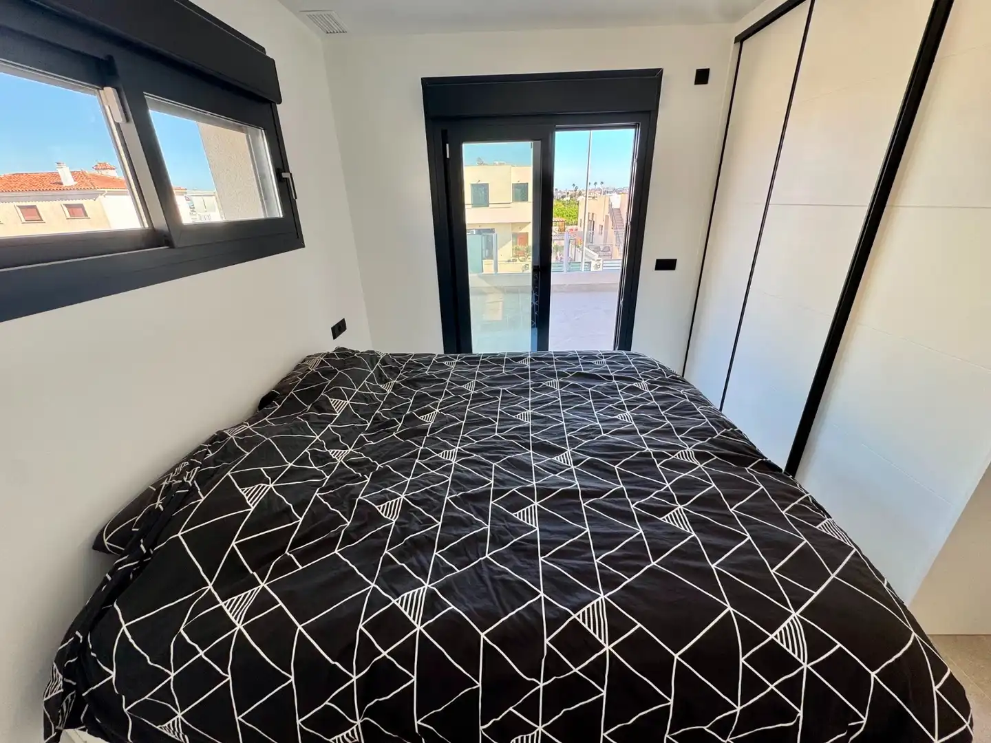 Casa aparellada amb piscina en venda a Calle Manuel de Falla 13, imagen 18