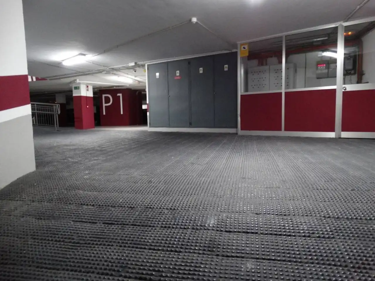 Parkplatz von Garage zum Verkauf in Huelva mit Alarm