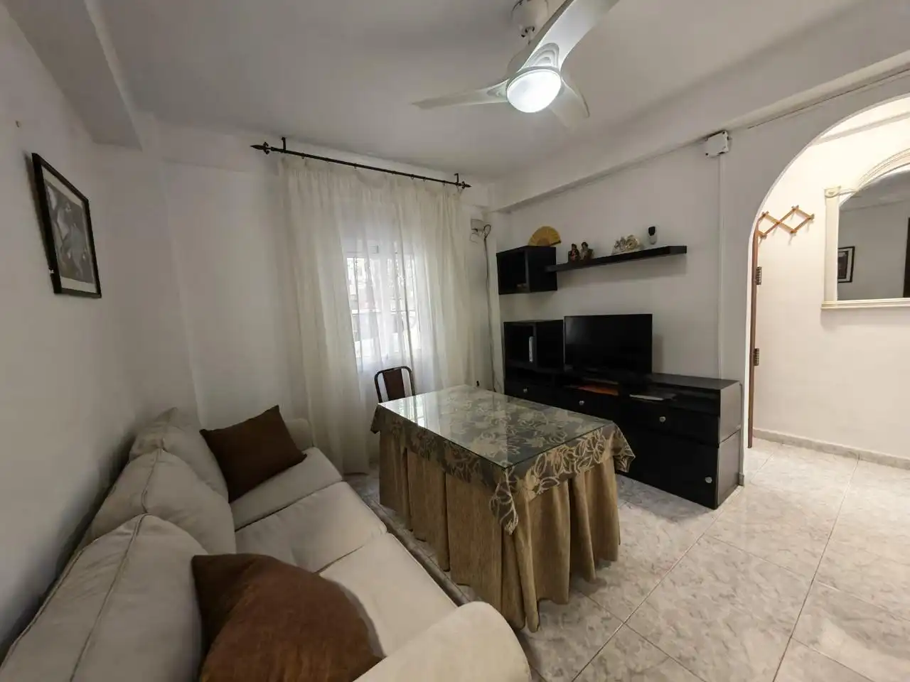 Wohnzimmer von Erdgeschoss zur Miete in Sevilla mit Möbliert