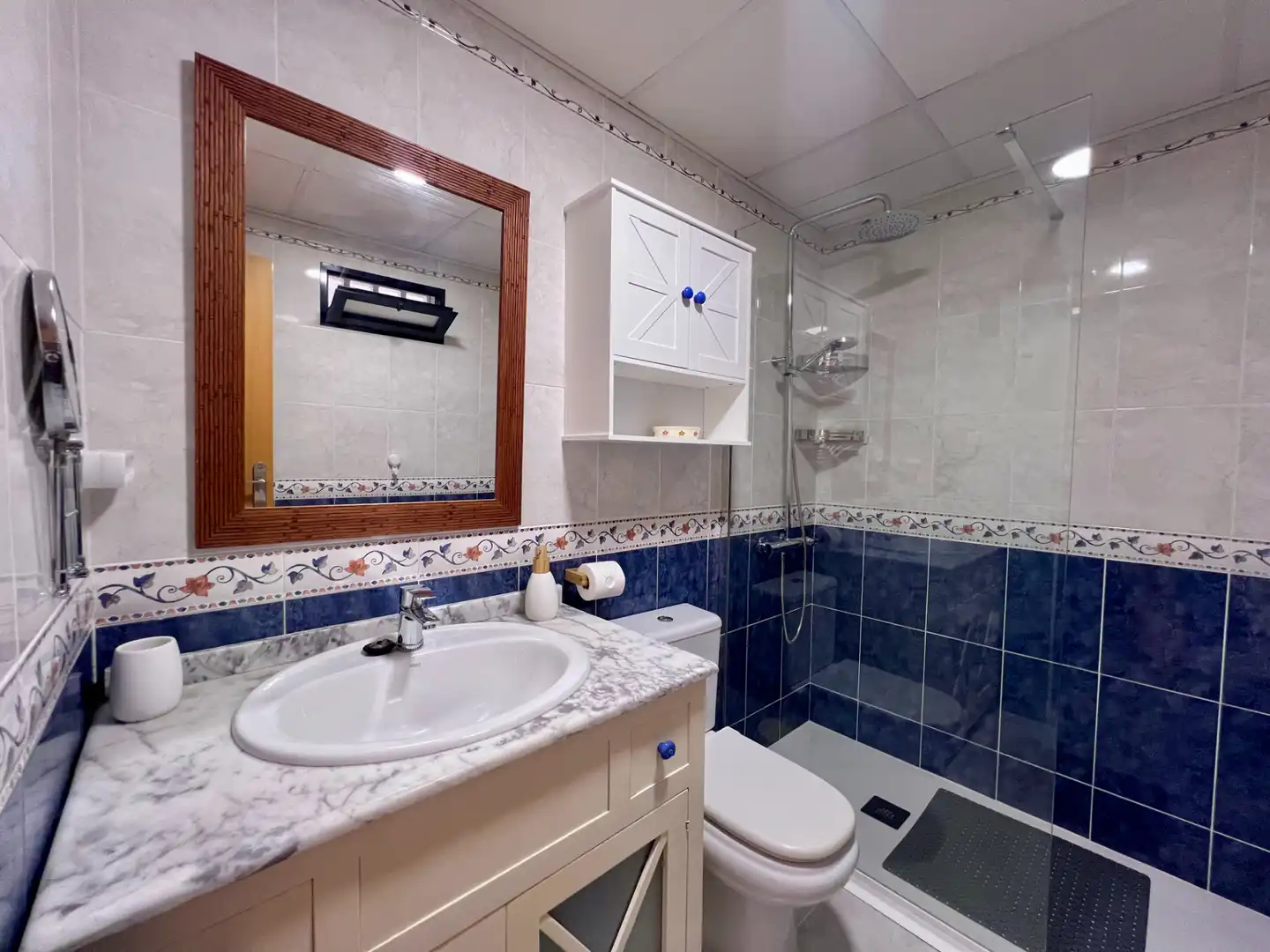 Bathroom of Flat for rent in Villajoyosa / La Vila Joiosa  with Air Conditioner, Private garden and Terrace