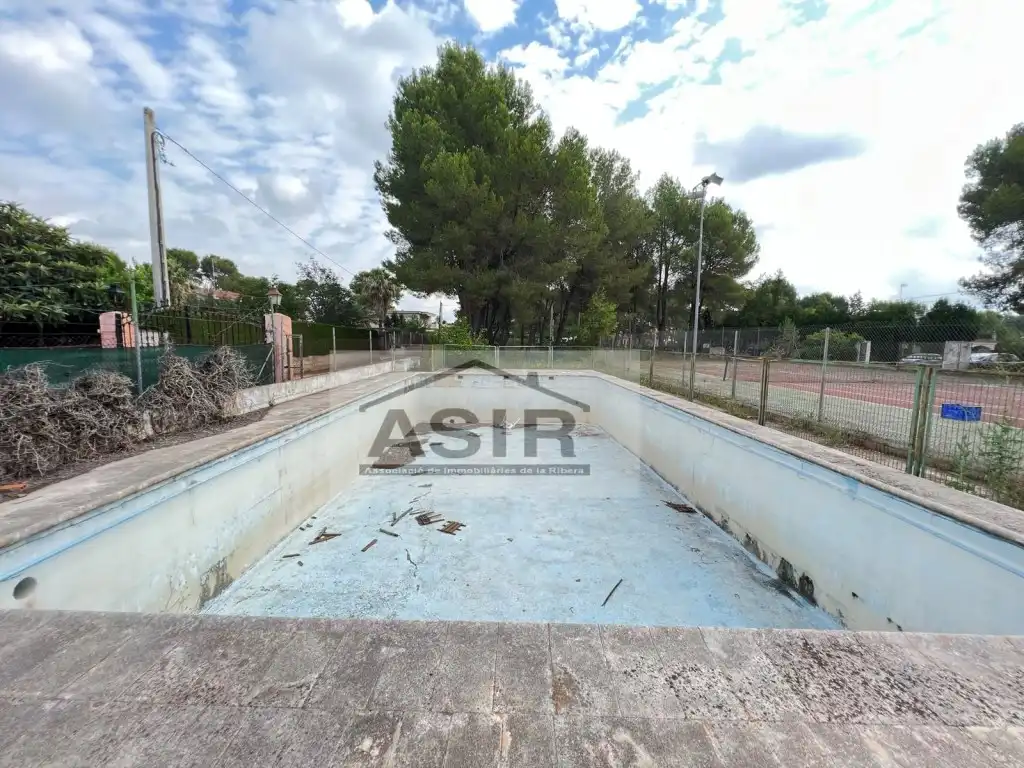Swimming pool of Residential for sale in Alberic