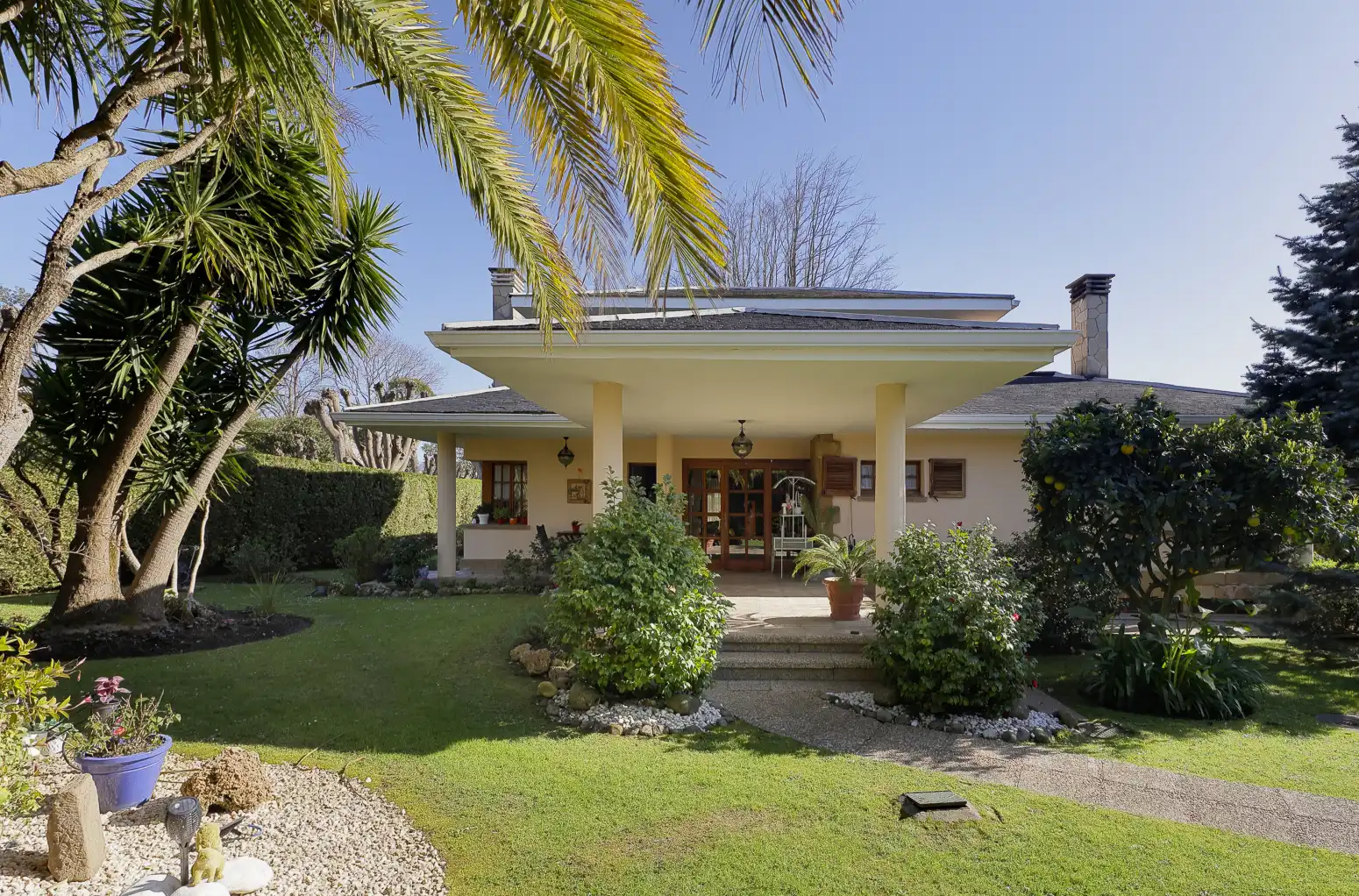 Vista exterior de Casa o xalet en venda en Gijón  amb Calefacció, Jardí privat i Parquet