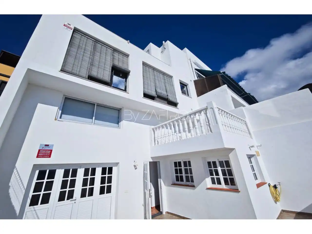 Vista exterior de Casa adosada en venta en San Cristóbal de la Laguna con Terraza y Amueblado