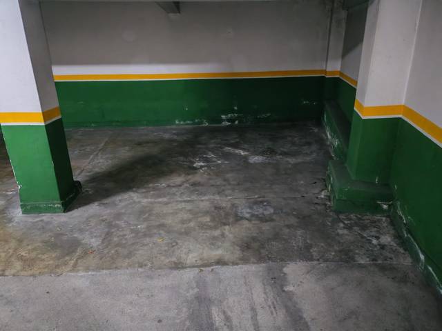 Garaje en Alquiler en Calle Calle del Conde de Torrecedeira, 36 en Berbés - Peritos