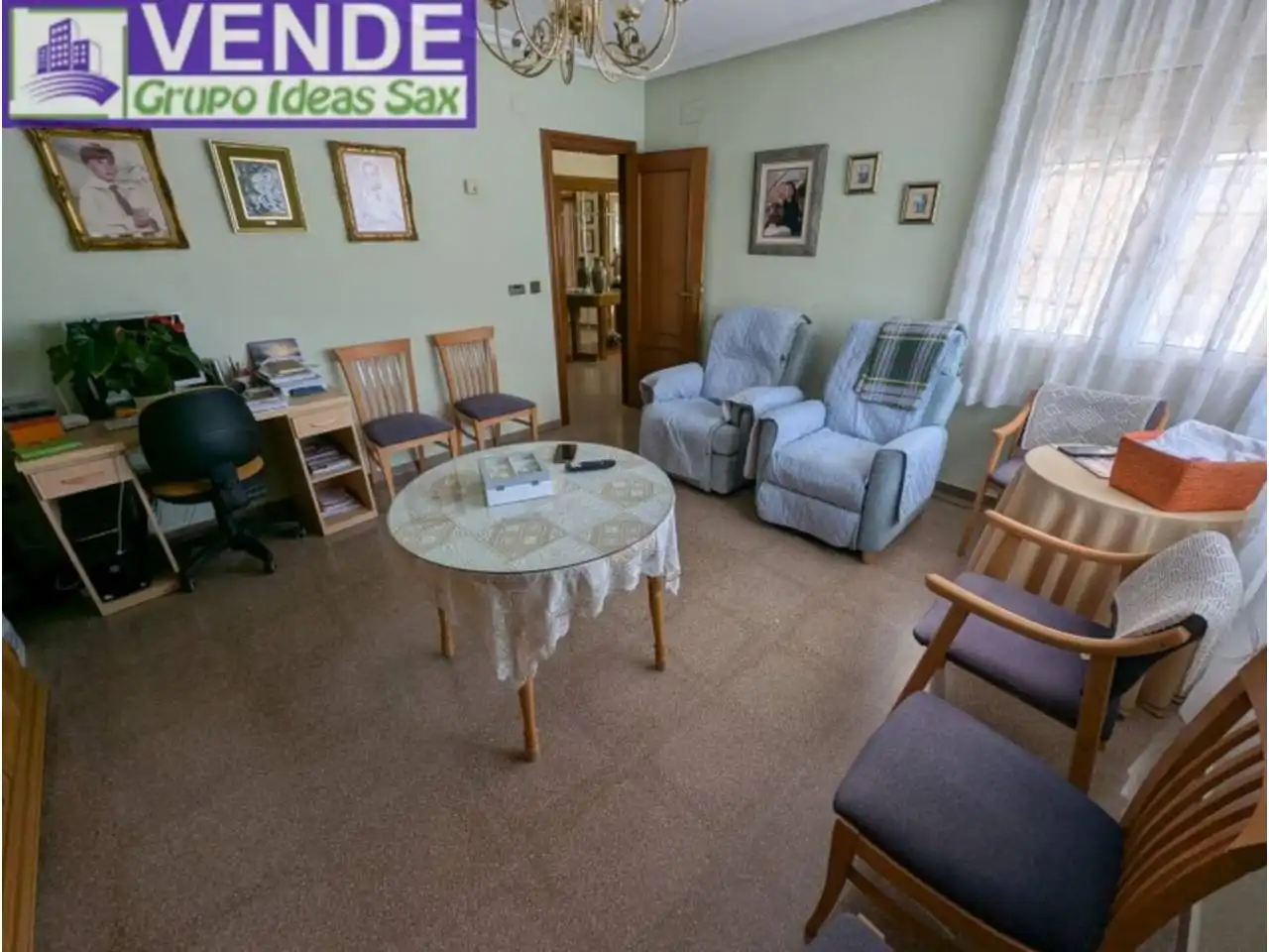 Sala d'estar de Casa adosada en venda en Sax