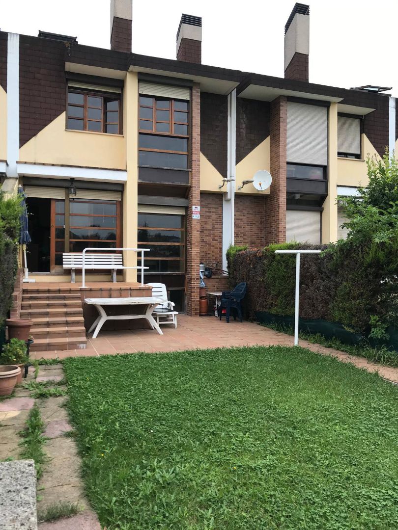 Garden of Single-family semi-detached for sale in Torrelavega   with Heating, Private garden and Parquet flooring