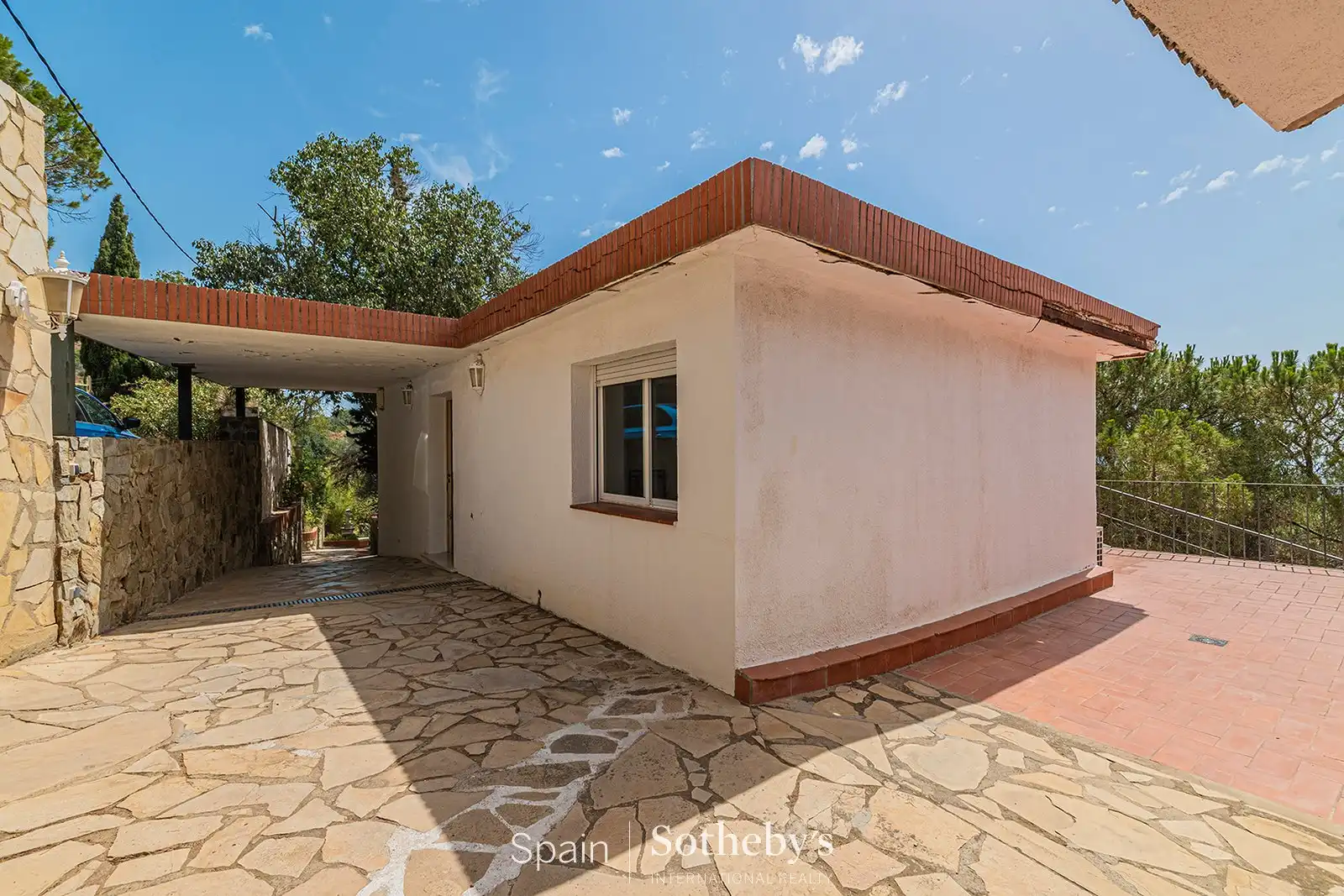 Vista exterior de Casa o xalet en venda en Barcelona amb Aire condicionat, Calefacció i Jardí privat