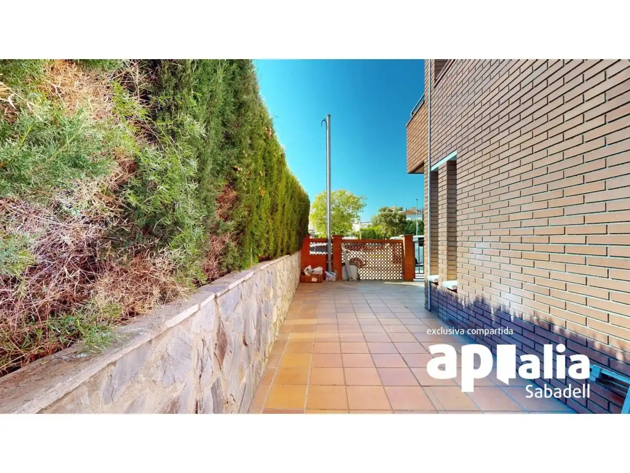 Vista exterior de Casa o chalet en venta en Barberà del Vallès con Aire acondicionado, Calefacción y Jardín privado