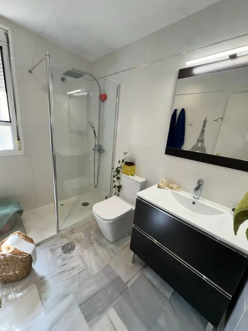 Baño de Piso en venta en Tomares con Aire acondicionado, Calefacción y Terraza