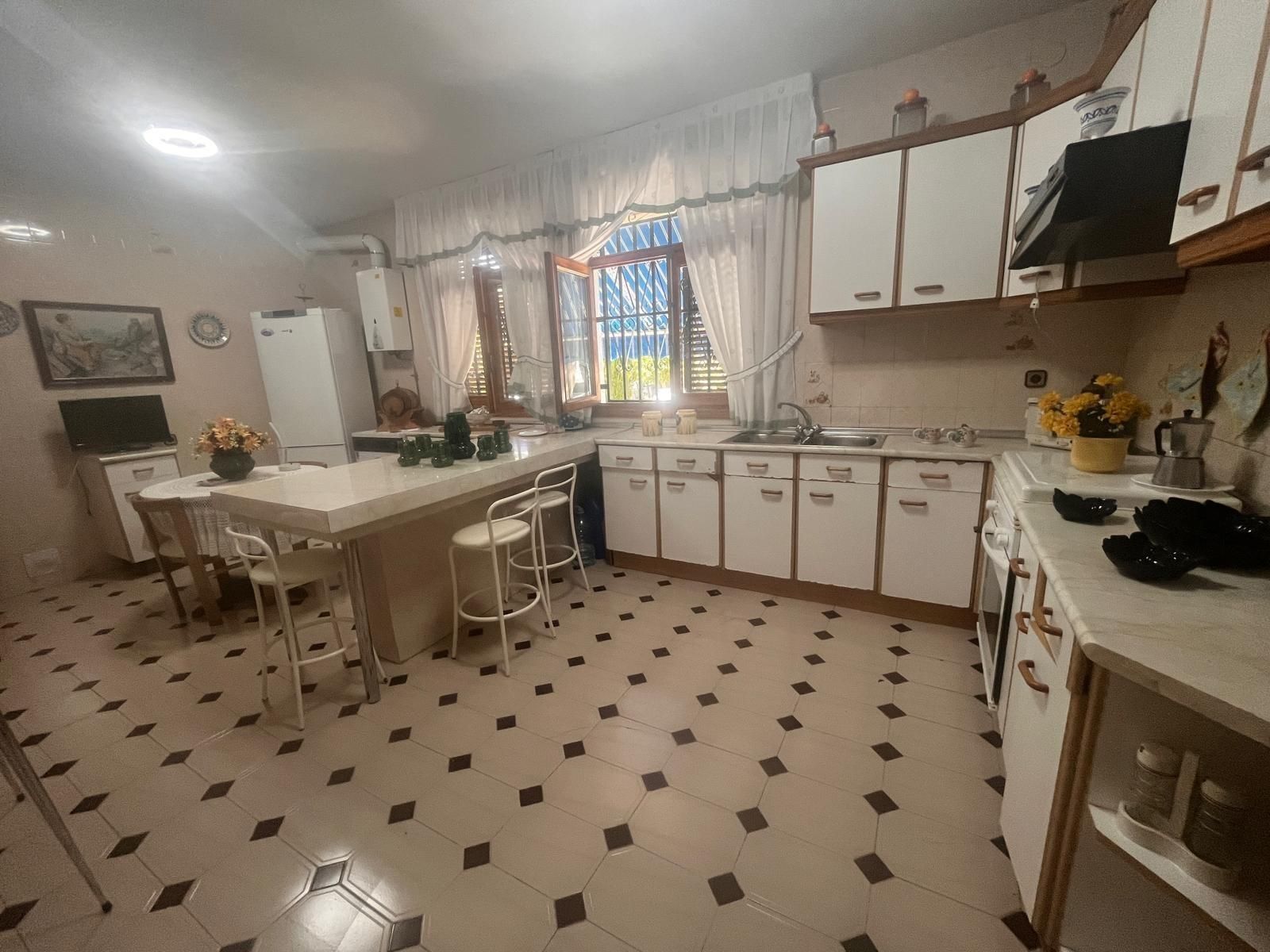 Cuina de Casa o xalet en venda en Villaluenga de la Sagra amb Calefacció, Jardí privat i Terrassa